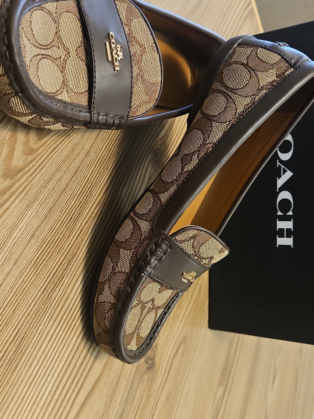Coach Signature Canvas Loafers with Brown Leather Trim Womens Size 7.5B - Picture 2 of 4